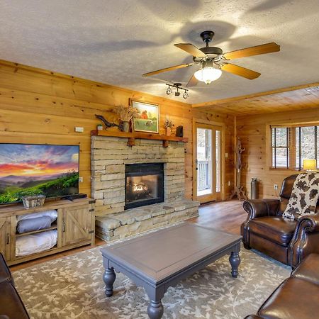 Pet-Friendly Gatlinburg Retreat With Hot Tub! Villa Exterior photo