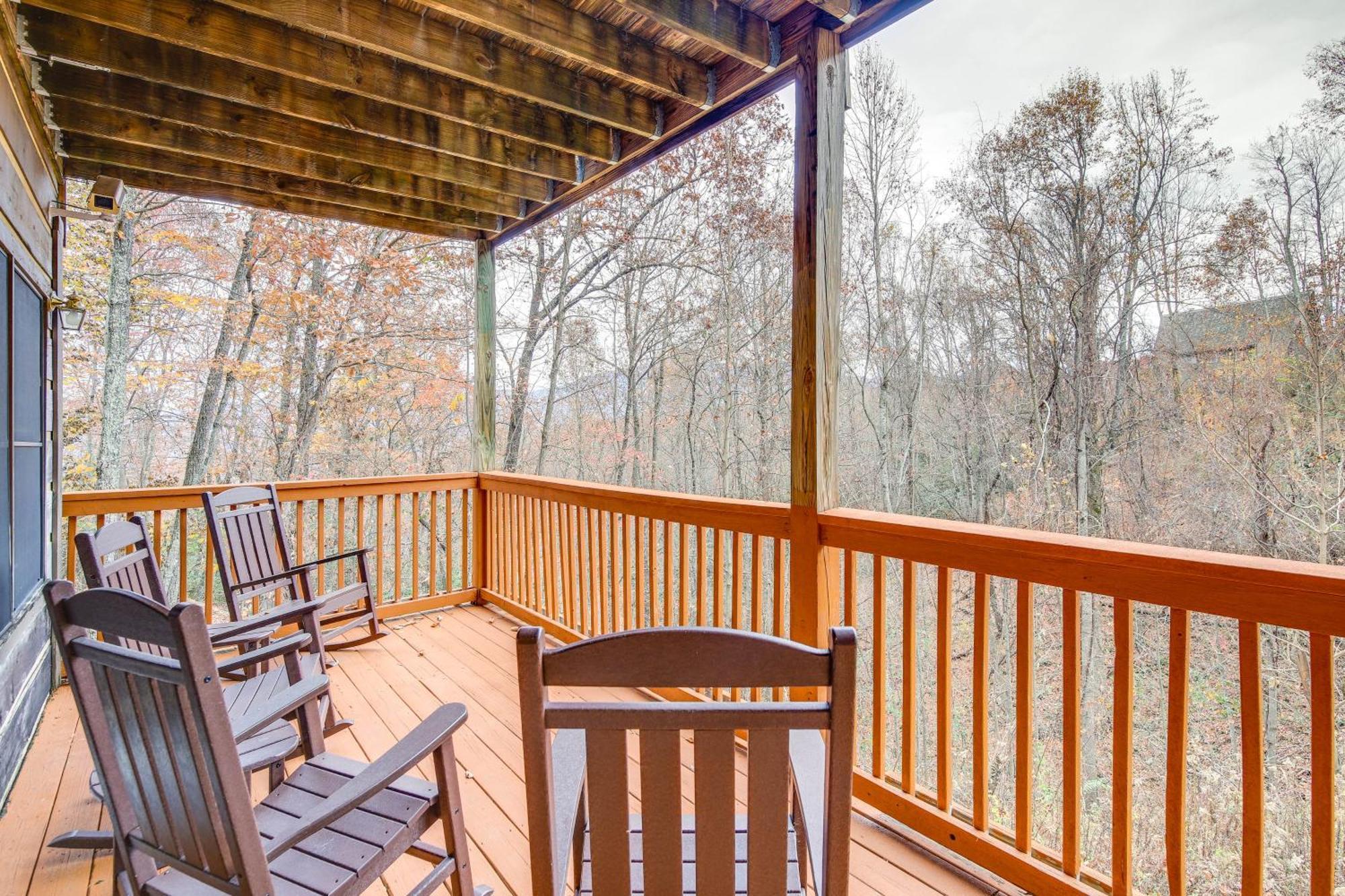 Pet-Friendly Gatlinburg Retreat With Hot Tub! Villa Exterior photo