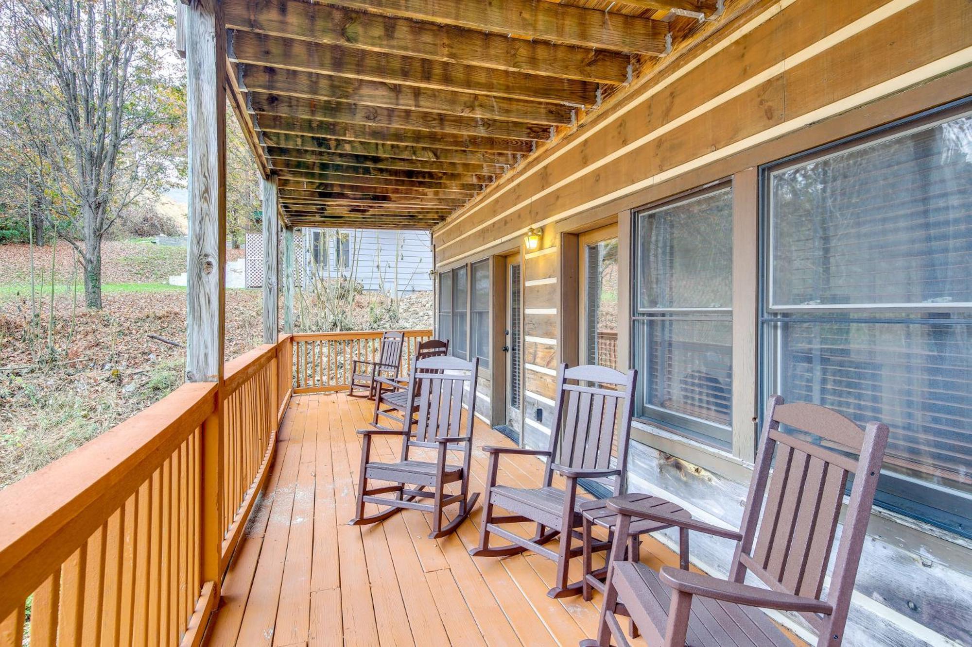 Pet-Friendly Gatlinburg Retreat With Hot Tub! Villa Exterior photo