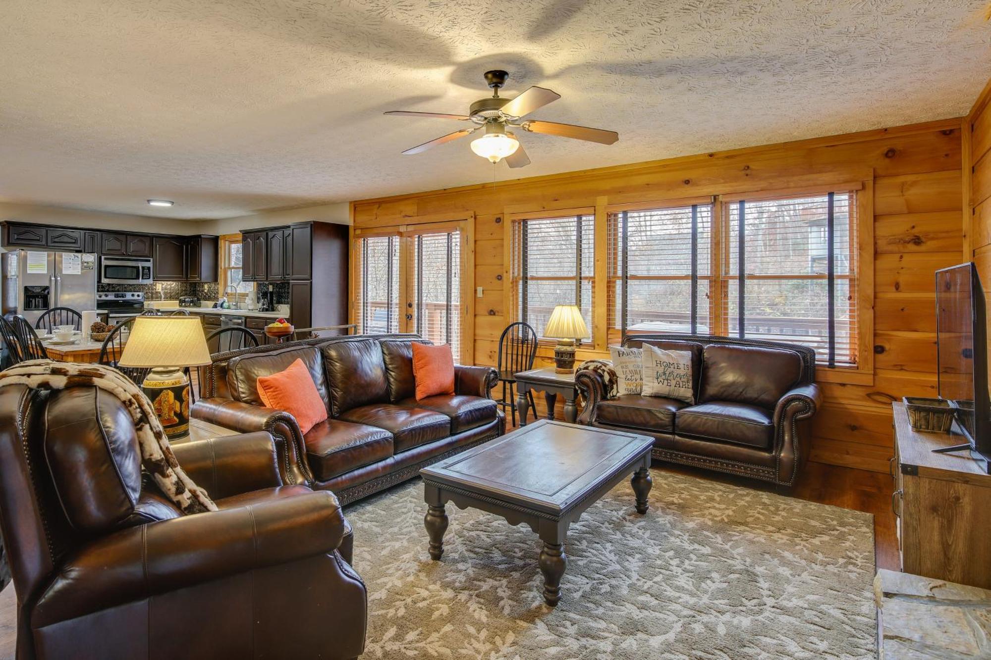 Pet-Friendly Gatlinburg Retreat With Hot Tub! Villa Exterior photo