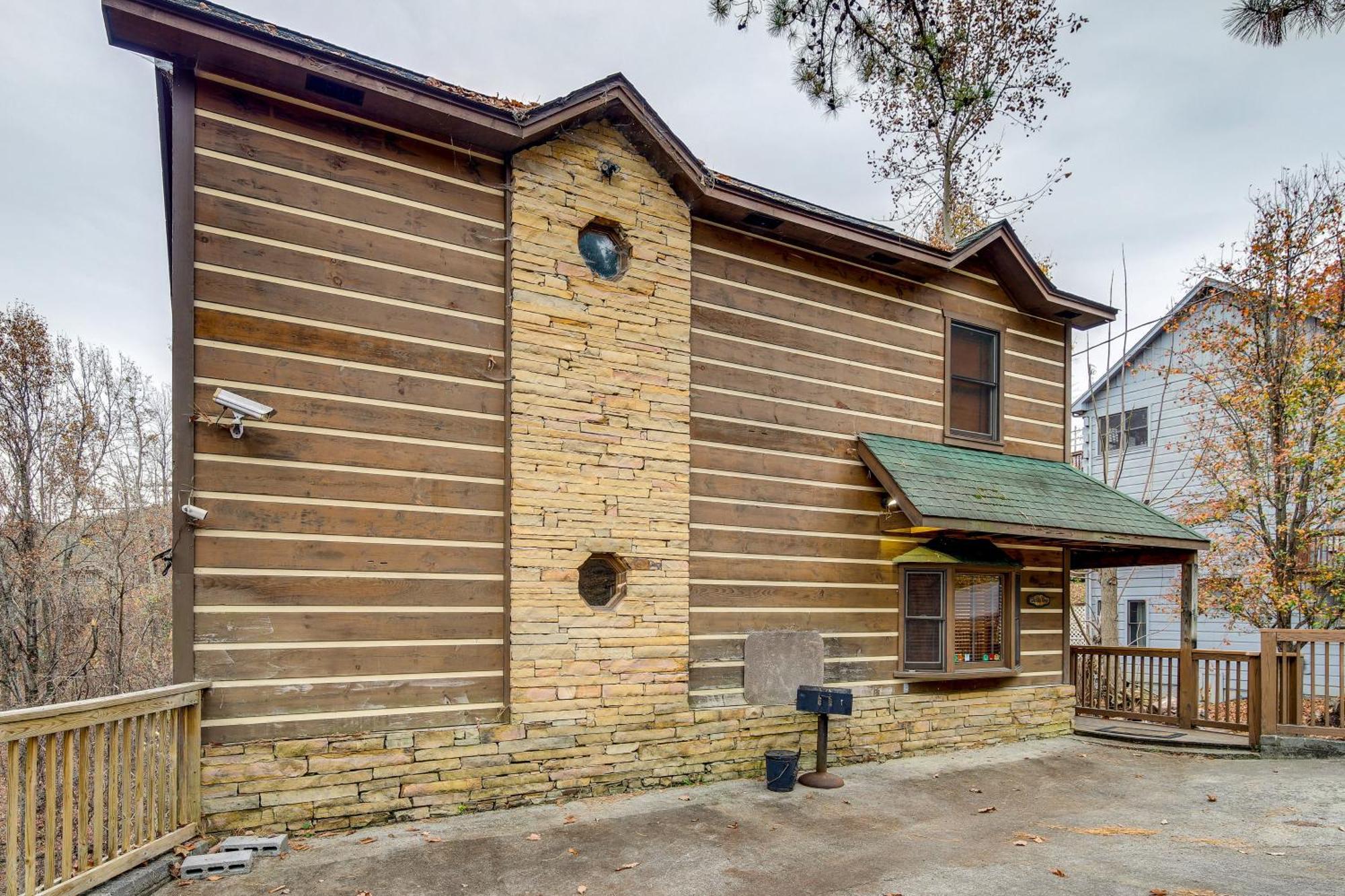 Pet-Friendly Gatlinburg Retreat With Hot Tub! Villa Exterior photo