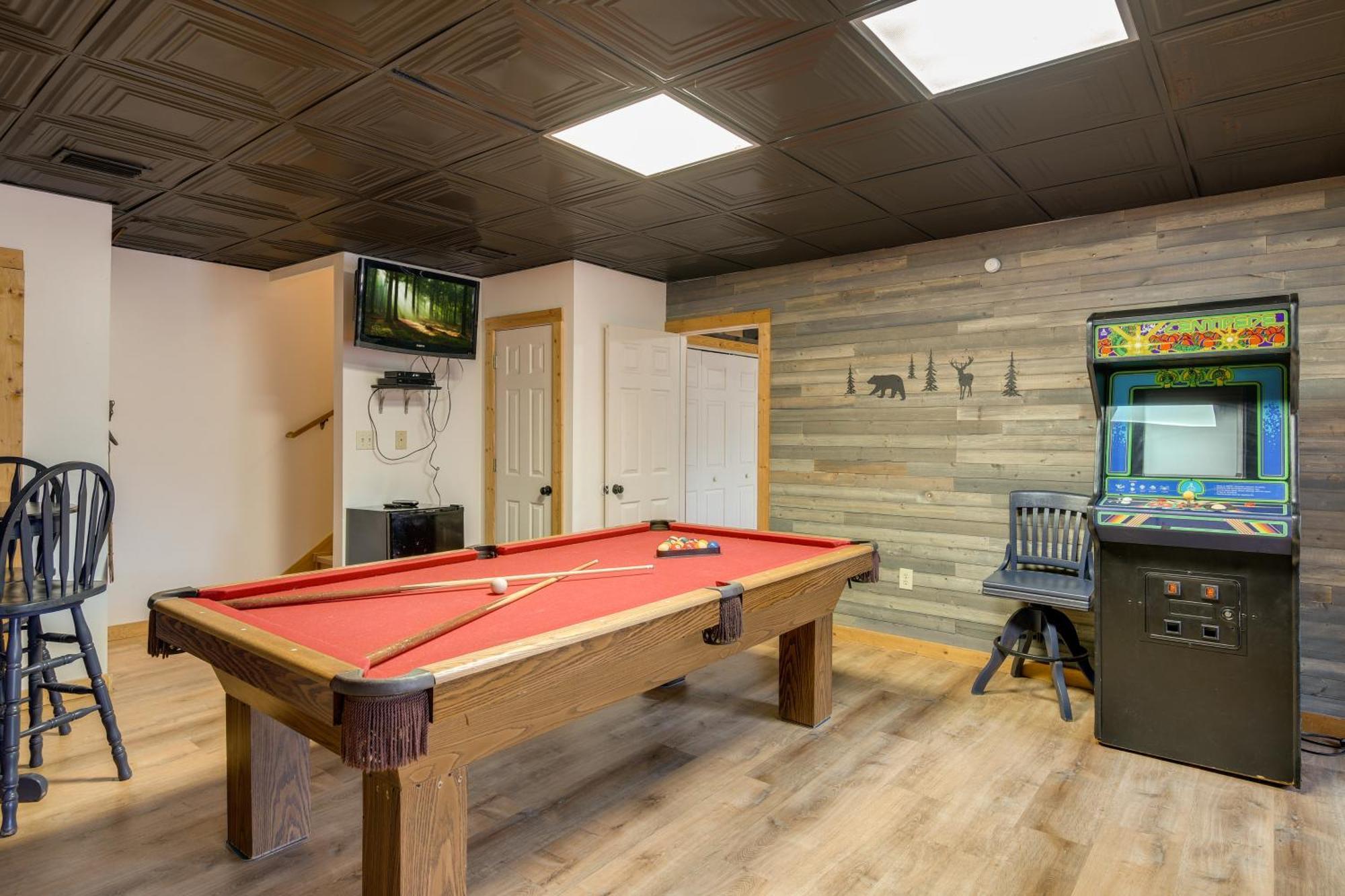 Pet-Friendly Gatlinburg Retreat With Hot Tub! Villa Exterior photo