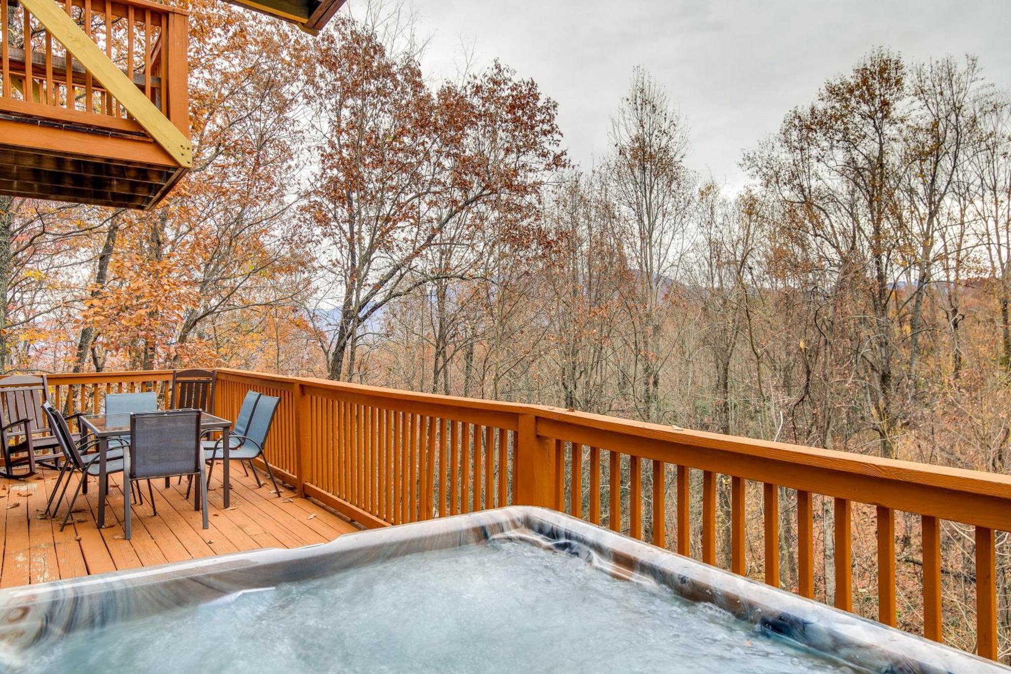 Pet-Friendly Gatlinburg Retreat With Hot Tub! Villa Exterior photo