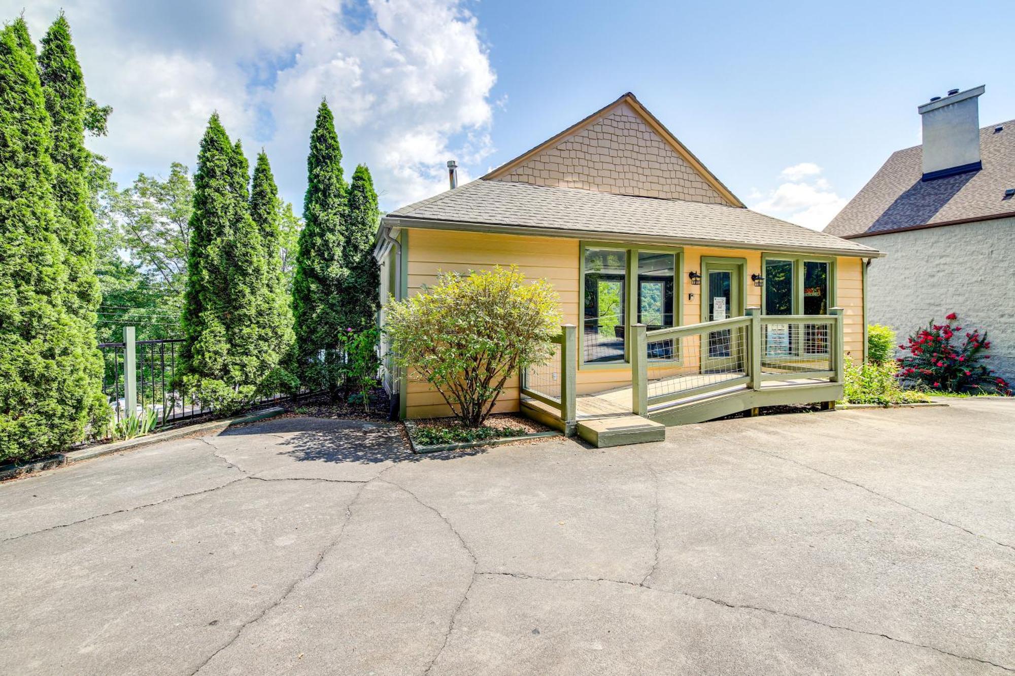 Pet-Friendly Gatlinburg Retreat With Hot Tub! Villa Exterior photo